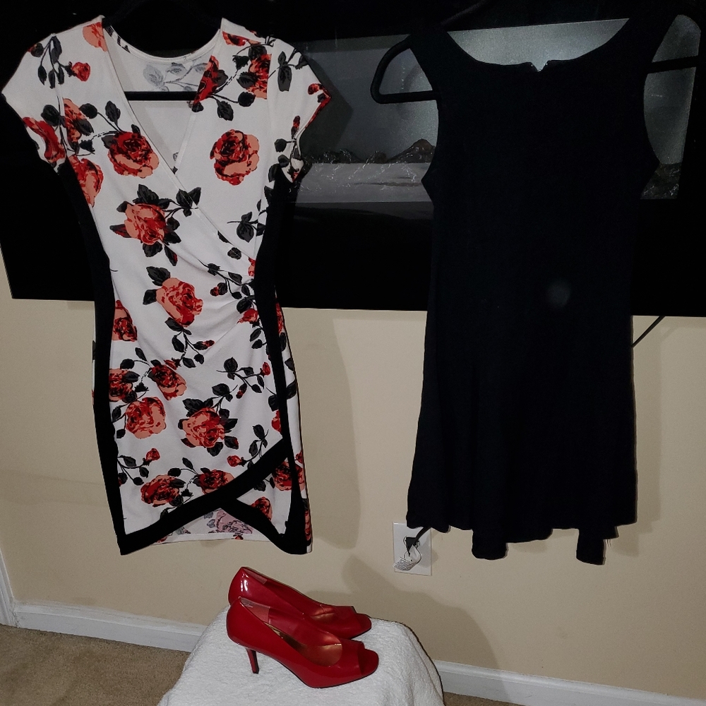 Bundle of Red patent leather shoes and 2 dresses - Picture 3 of 3